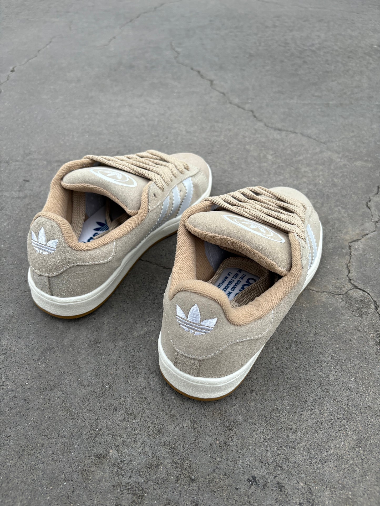 Adidas Campus Beige suela caramelo
